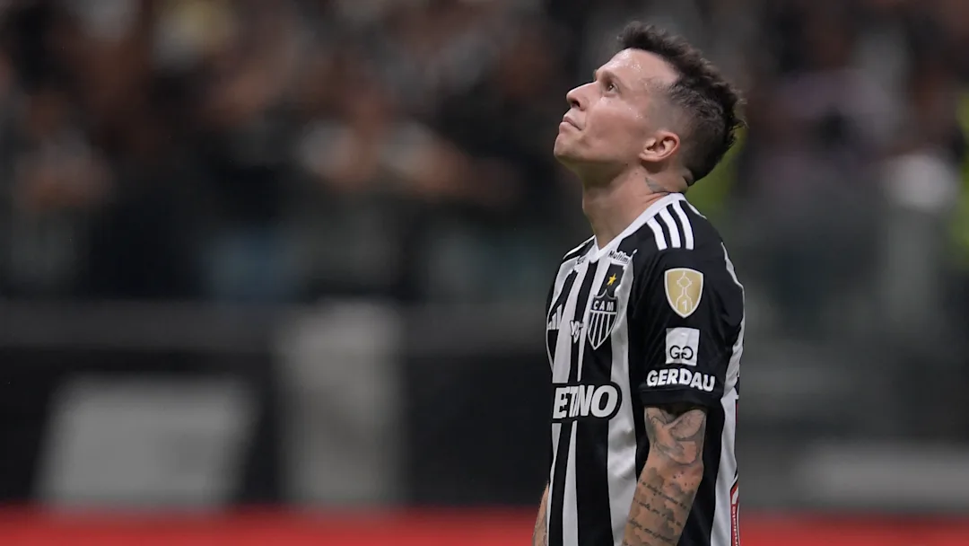 Bernard sofre lesão no joelho e desfalca o Atlético-MG na reta final da Libertadores