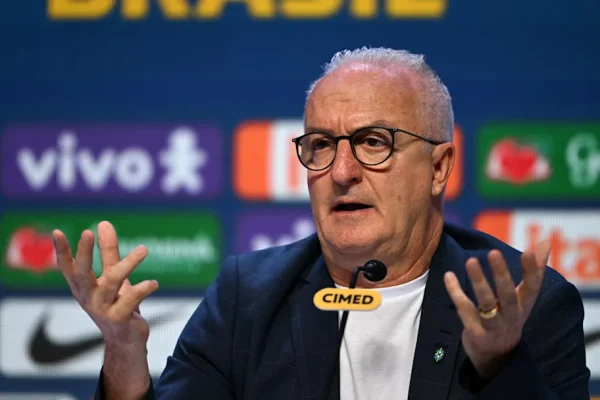 Dorival Júnior confirma Abner e Igor Jesus como titulares da Seleção Brasileira contra o Chile