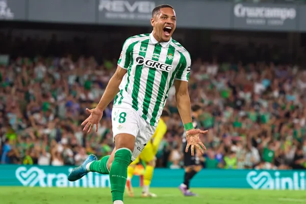 Vitor Roque celebra nova fase no Betis após período difícil no Barcelona: “Estou feliz”