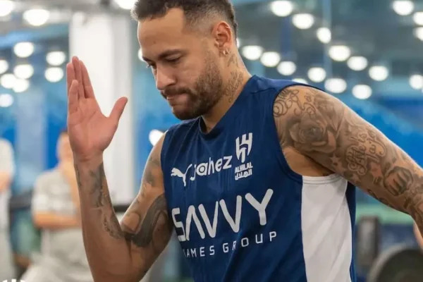 Jorge Jesus admite que Neymar pode retornar aos gramados apenas em 2025