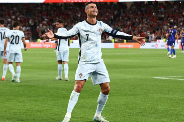 Histórico! Cristiano Ronaldo atinge a marca de 900 gols na carreira