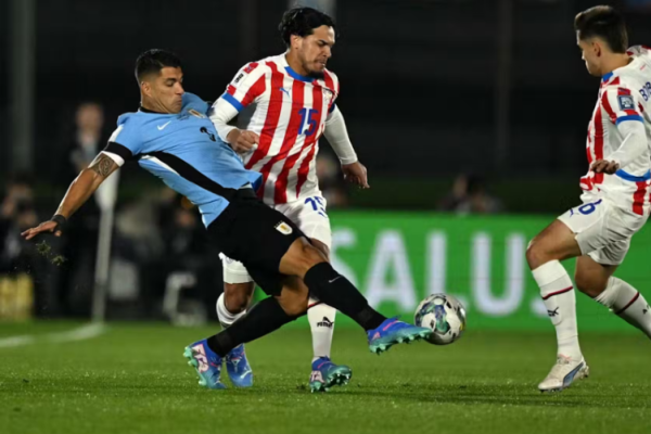 Uruguai empata com Paraguai na despedida de Suárez e frustra torcida no Centenário