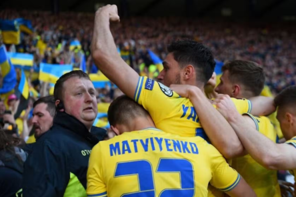 Ucrânia vence Escócia e mantém vivo o sonho de ir à Copa do Mundo