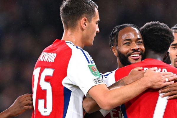 Arsenal x Leicester: confronto de extremos na Premier League